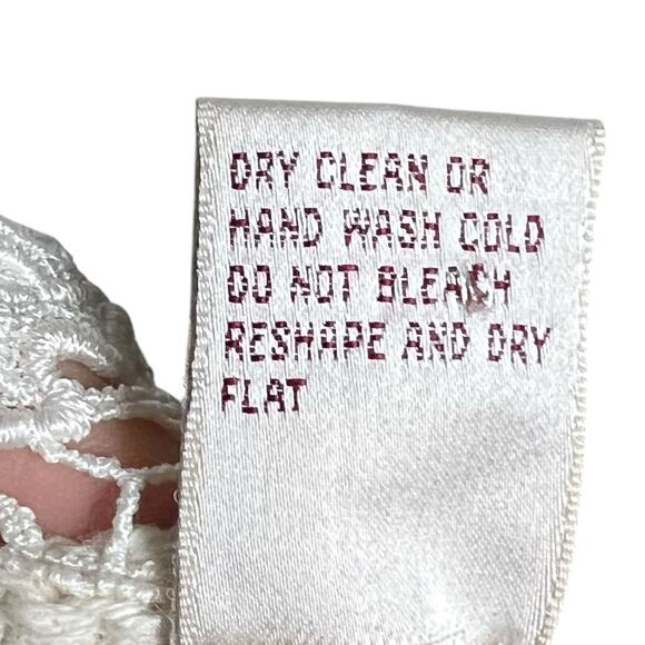 Bechamel White Hand-Knit Sweater with Lace Collar & Holiday Bow Design, Size M - Picture 10 of 11